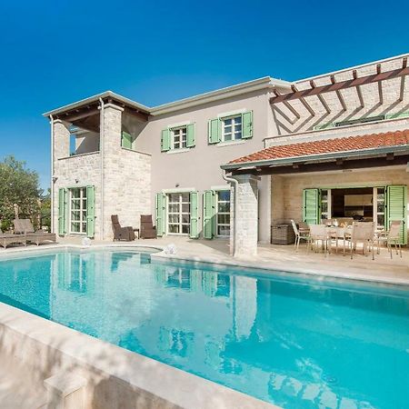 Design And Luxury Villa With Pool Kukci Extérieur photo
