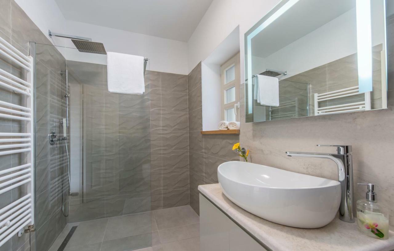 Design And Luxury Villa With Pool Kukci Extérieur photo