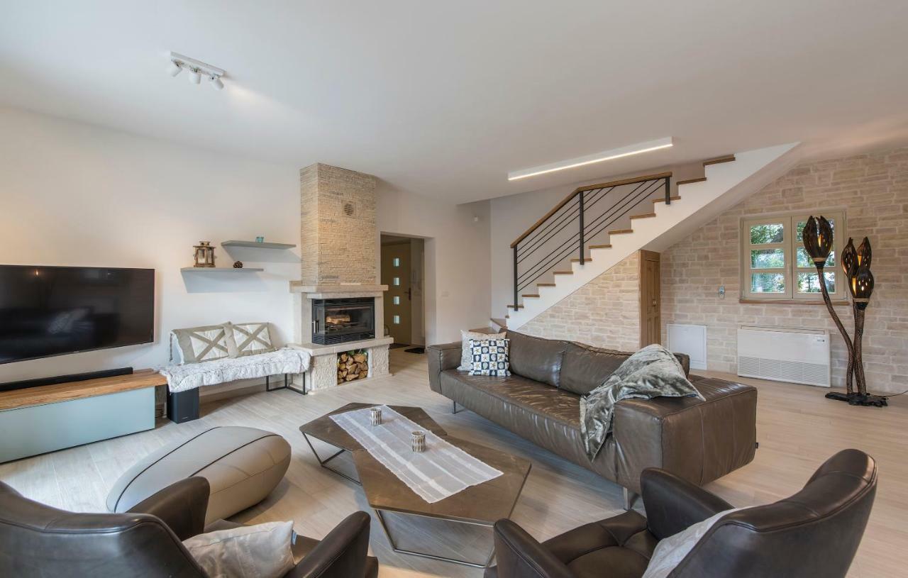 Design And Luxury Villa With Pool Kukci Extérieur photo
